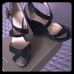 Women wedge heels** NEVER WORN**